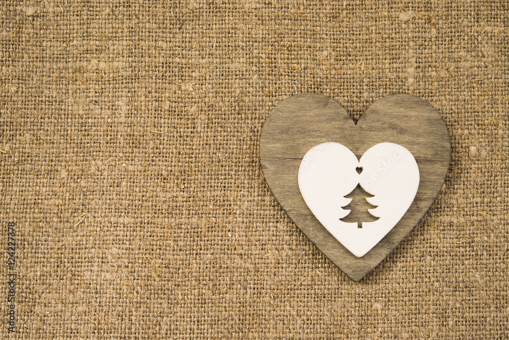 Рождество текстура. Деревянное сердце ель льняная ткань. Зима открытка