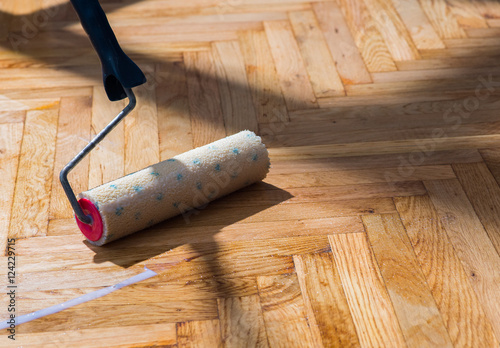 Foto varnished parquet roller
