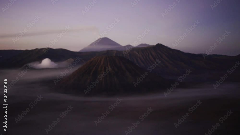早朝のブロモ山とスメル山 早朝のブロモ山とスメル山