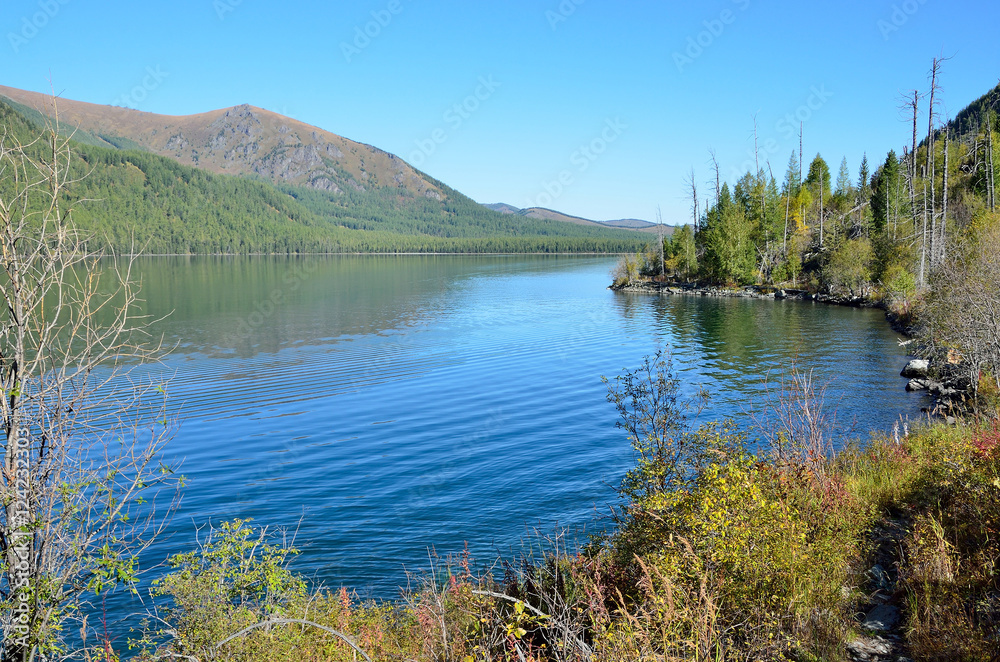 	Горный Алтай, Усть-Коксинский район, Среднее Мультинское озеро в начале осени
