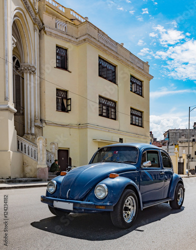 old vintage car in historic town of havana, cuba © Marc Jedamus