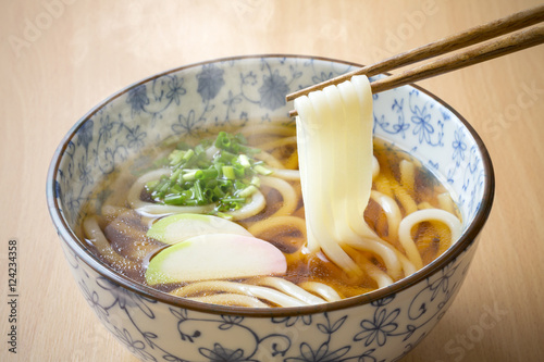 うどん　箸で麺を持ち上げ photo