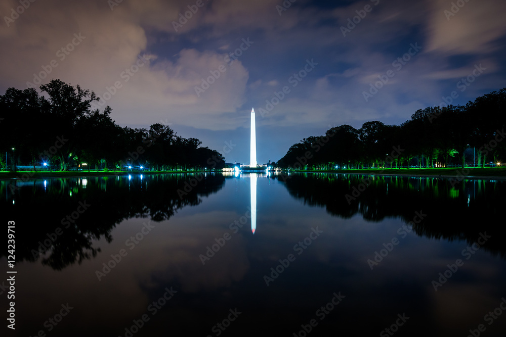 The Washington Monument and Reflecting Pool at night, at the Nat