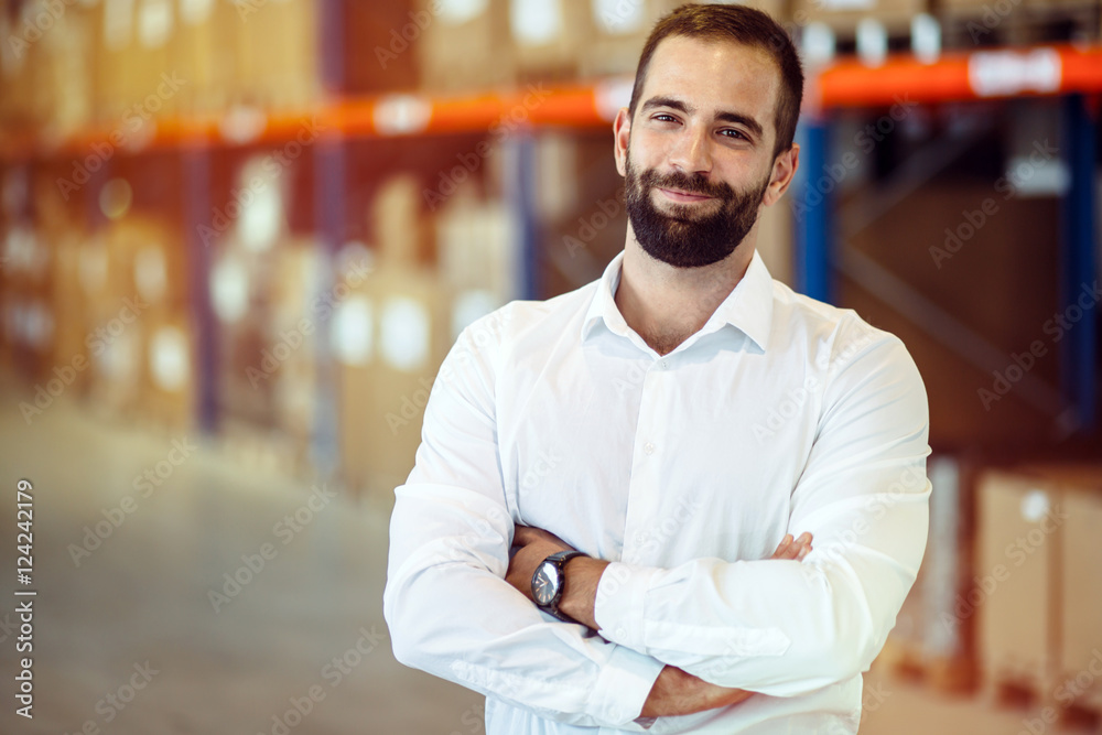 Foto Logistics manager posing in warehouse
