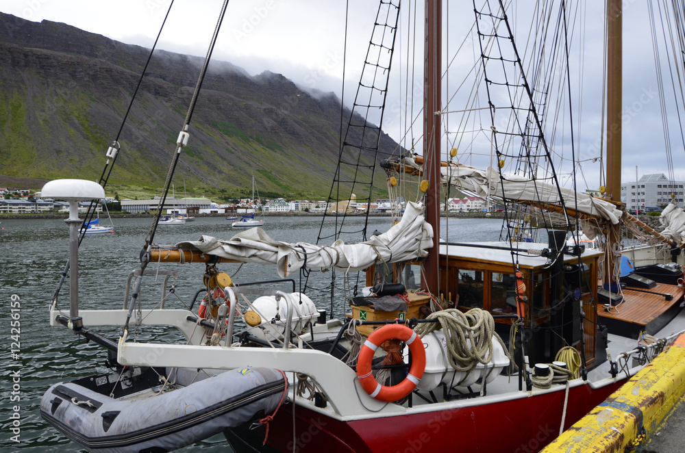 Fototapeta premium Hafen von Isafjördur, Island