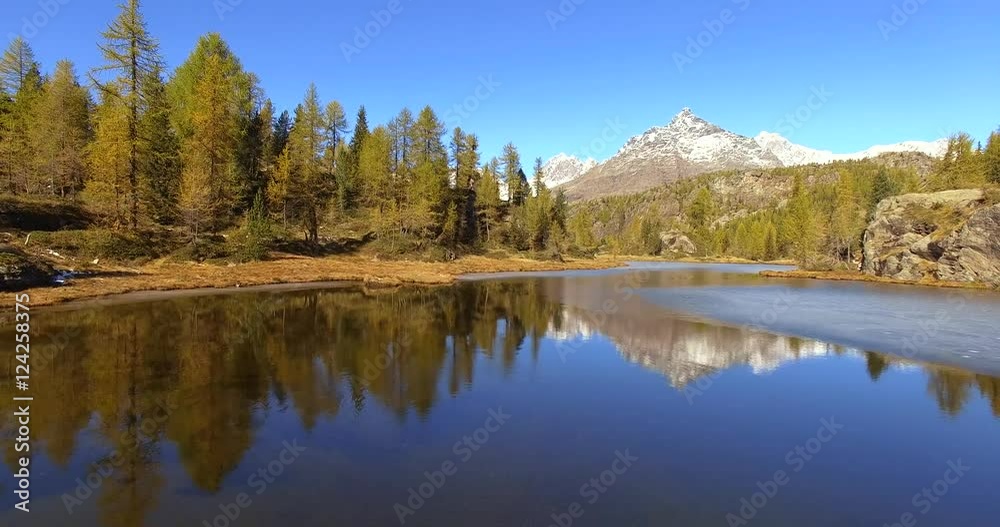 Aerial 4k - Valmalenco (IT) - Sorvolo autunnale del Laghetto Mufulè Aerial 4k - Valmalenco (IT) - Sorvolo autunnale del Laghetto Mufulè