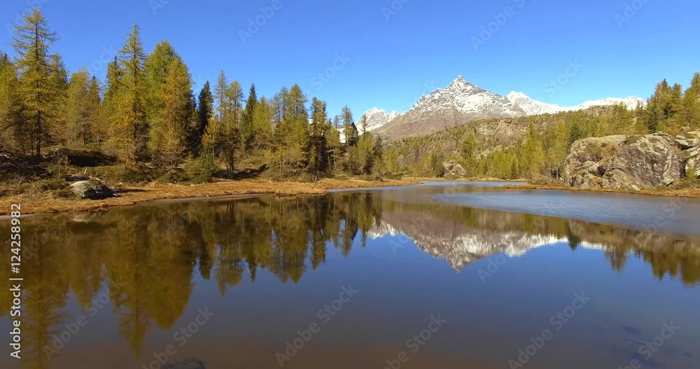 Aerial 4k - Valmalenco (IT) - Sorvolo autunnale del Laghetto Mufulè Aerial 4k - Valmalenco (IT) - Sorvolo autunnale del Laghetto Mufulè