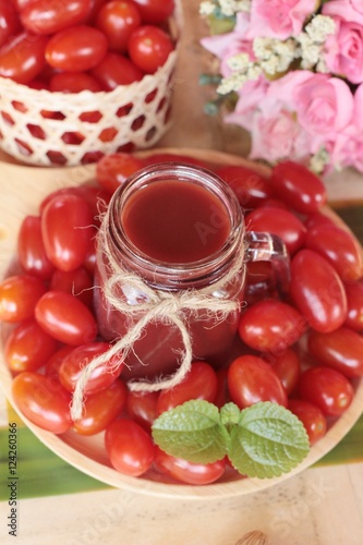 Tomato juice and pear cherry tomatoes.