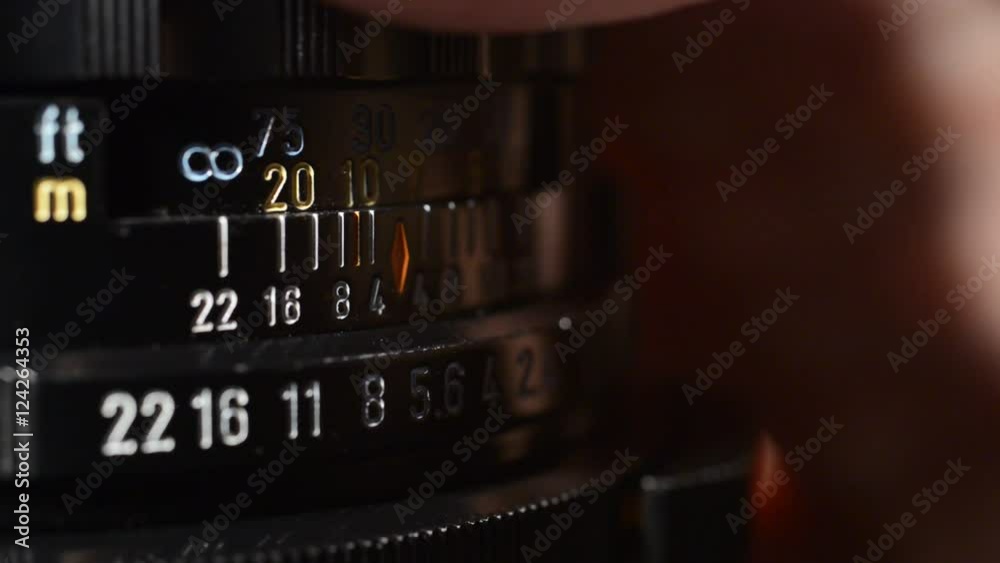 Lens comes into focus in real time without sound, no camera movement