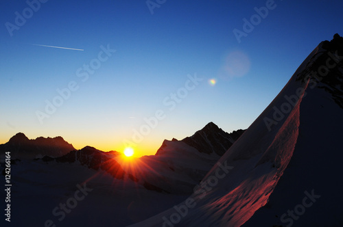 Sonnenuntergang beim Jungfraujoch von der Eigerhütte aus gesehen © gmcphotopress