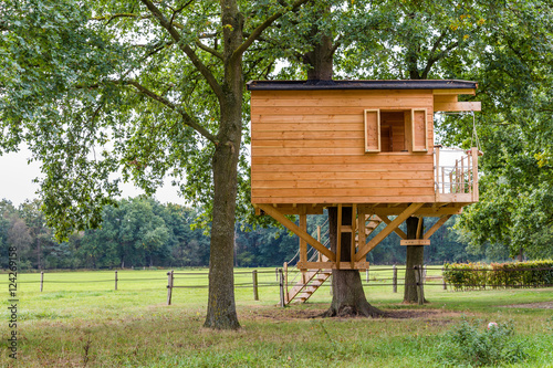 Obraz na płótnie Wooden treehouse