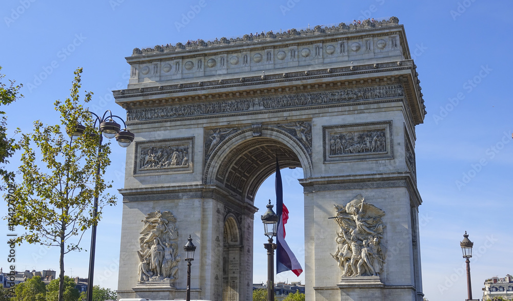 Obraz premium The famous Arc de Triomphe landmark in Paris