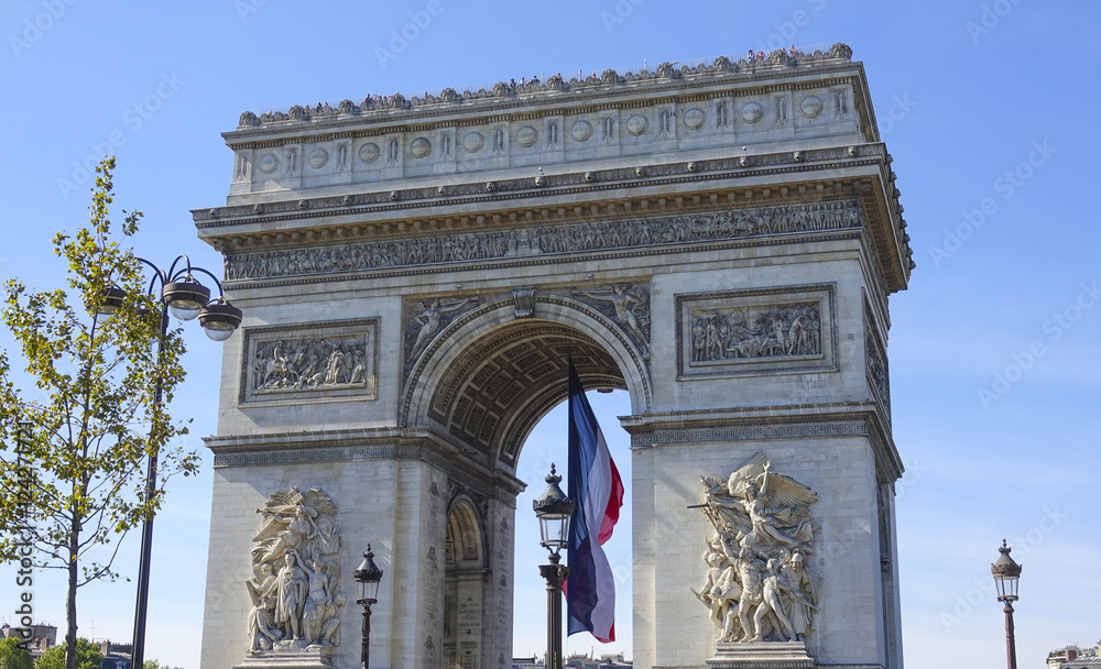 Fototapeta premium The famous Arc de Triomphe landmark in Paris