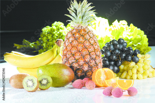 Obstplatte auf Glas dekoriert