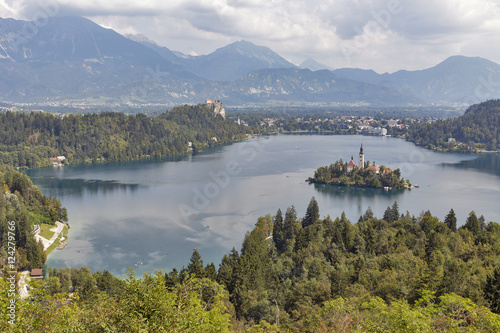 Obraz na płótnie Lake Bled above view in Slovenia w salonie
