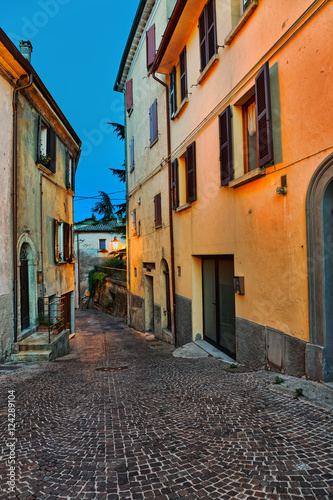 Narrow old street in Italy at night © arbalest