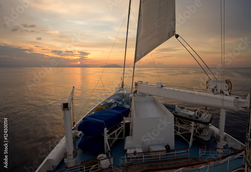 Fototapeta Naklejka Na Ścianę i Meble -  Sunrise in Italy while Sailing