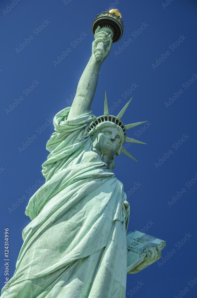 Fototapeta premium Statue of Liberty in front of blue sky, Liberty Island, New York City, USA