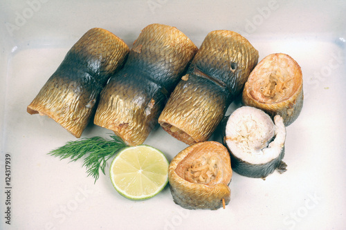 Rollmops geräuchert gerollt in einer schale