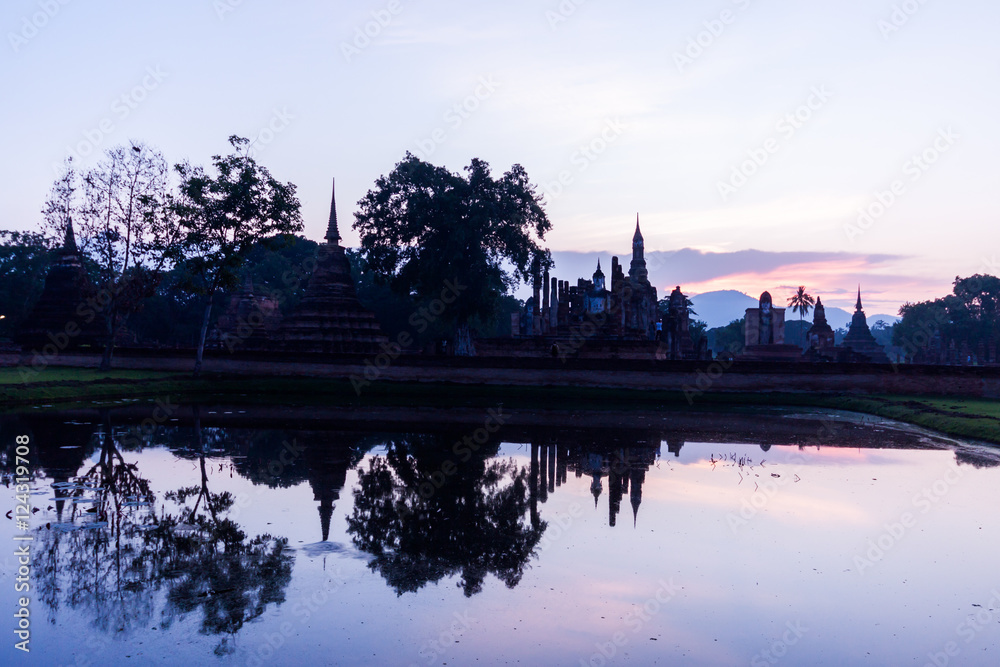 Fototapeta premium Sukhothai Historical Park. ( Silhouette )(Evening light)