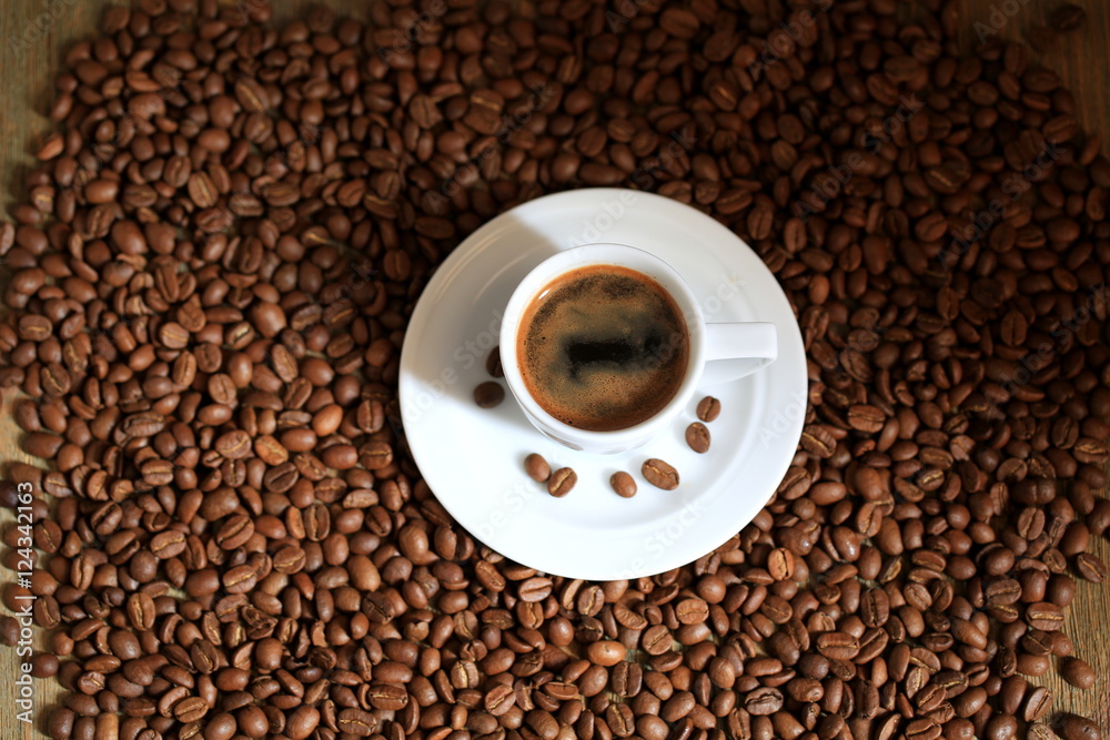Naklejka premium coffee espresso on coffee beans background
