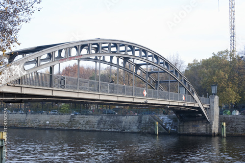 Bridge over the River Spree, Berlin © photoeverywhere