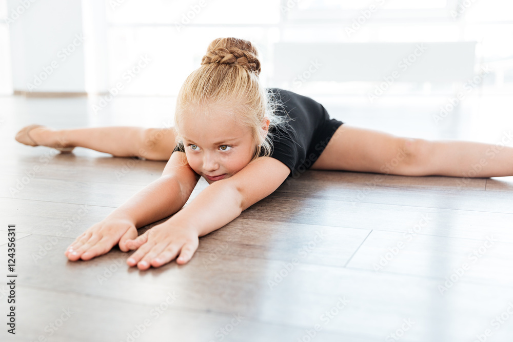 Little gymnast растяжка