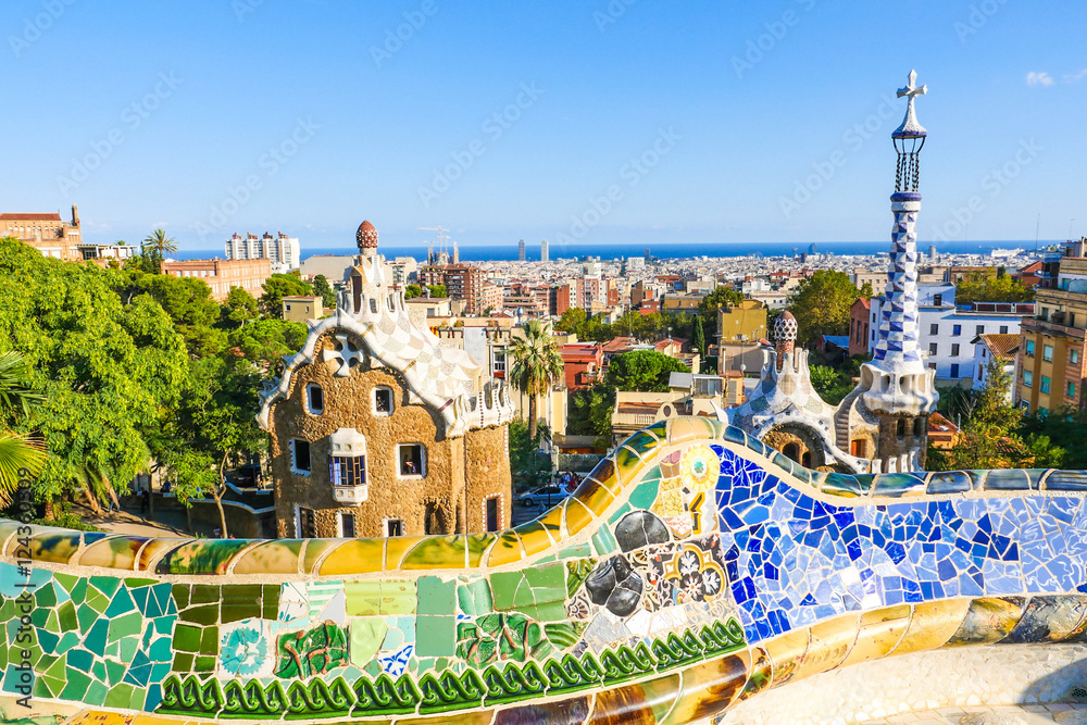 Naklejka premium Park Guell autorstwa architekta Antoniego Gaudiego, Barcelona, Hiszpania