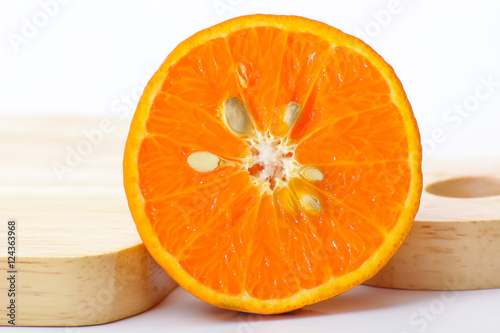 фотографія Orange shogun cut in half and cutting boards on a white background