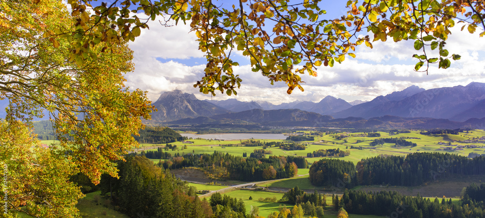 Fototapeta premium Panorama Landschaft in Bayern bei Füssen im Allgäu