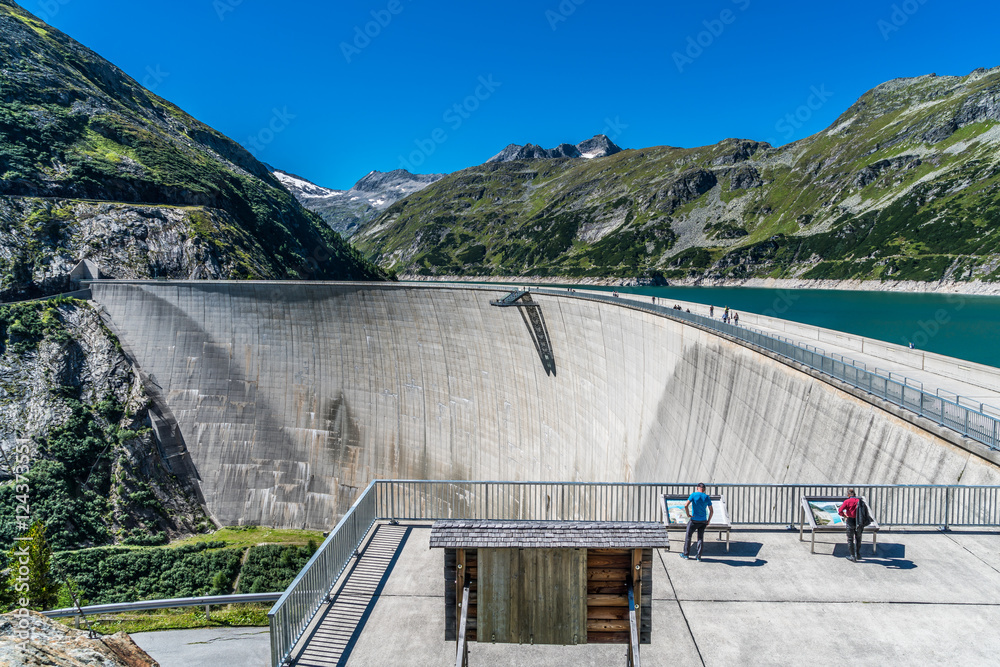 Staumauer Kölnbreinsperre mit Wasserkraftwerk in den Alpen von Österreich