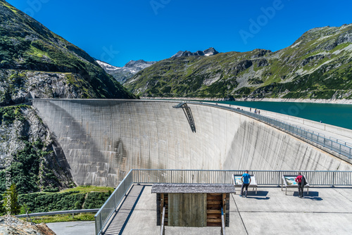 Wallpaper Mural Staumauer Kölnbreinsperre mit Wasserkraftwerk in den Alpen von Österreich Torontodigital.ca