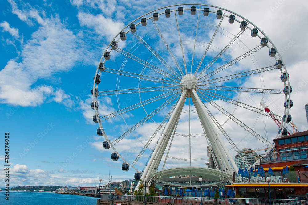Seattle Great Wheel and waterfront.