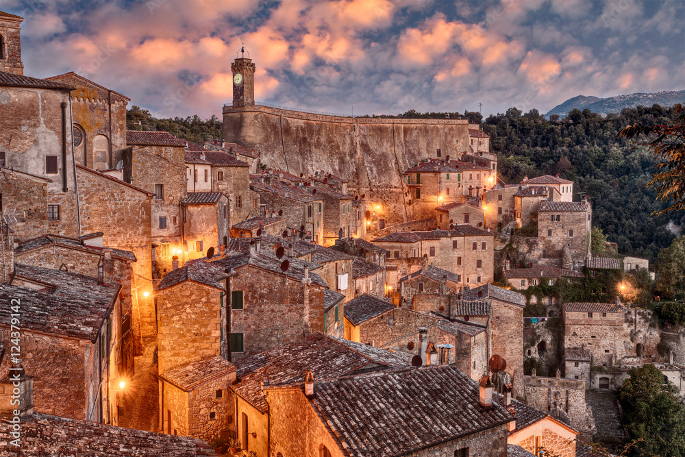 Sorano, Grosseto, Tuscany, Italy: landscape at dawn