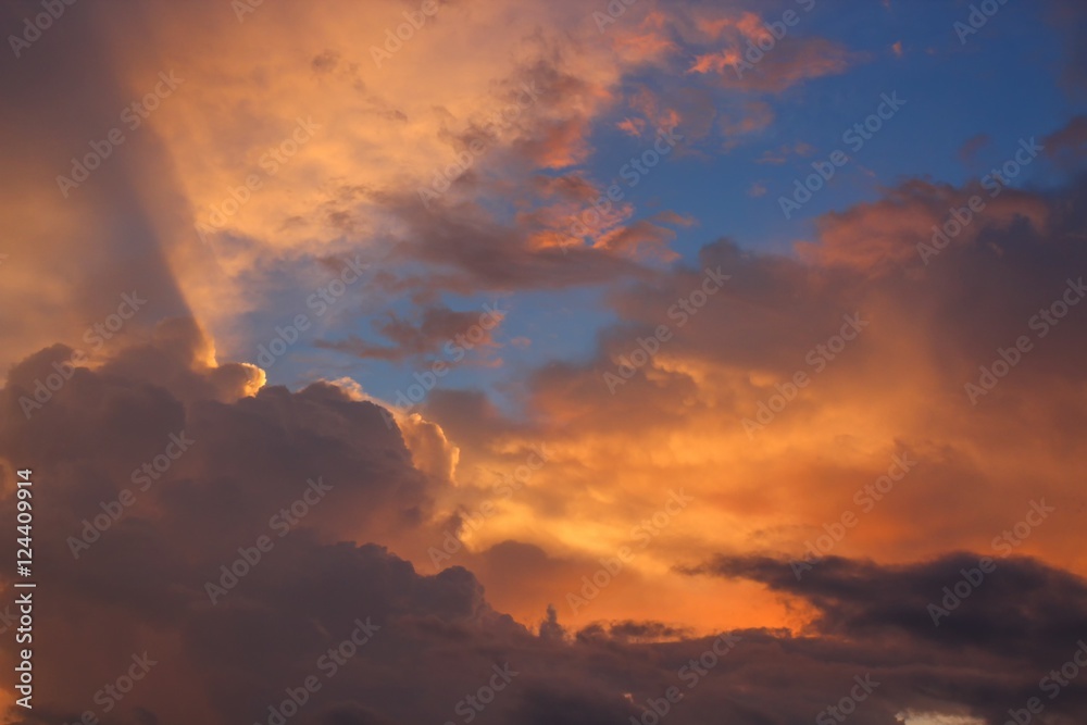 Fototapeta premium Sunset. beautiful nature Sky and Cloud at sunset, Sky Colorful