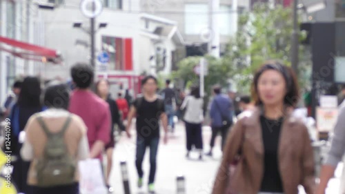 原宿サウスキャットストリートを歩く人々