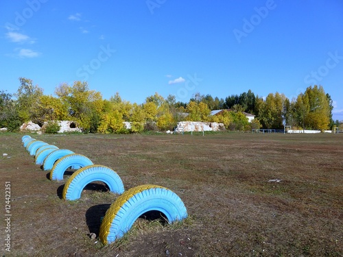 Школьное поле для занятий спортом в селе Жигули (Самарская область) photo
