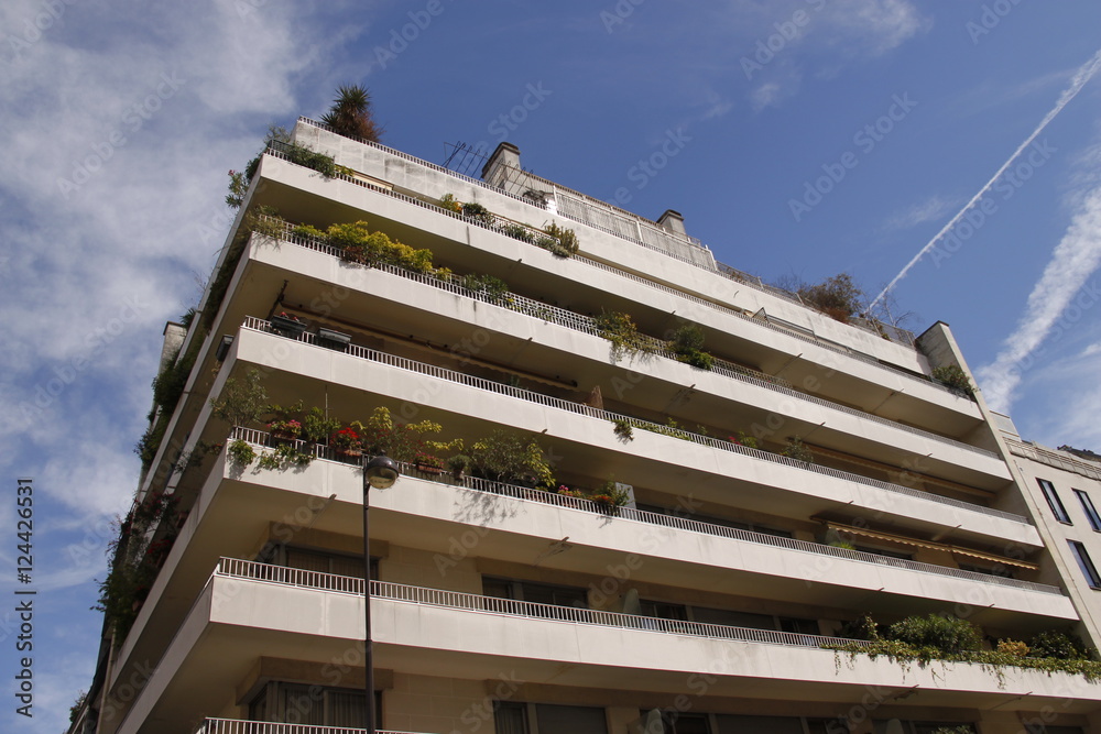 Fototapeta premium Immeuble moderne à Paris