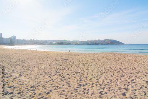 Spiaggia e Oceano Atlantico: vista della città de La Coruna, in Spagna