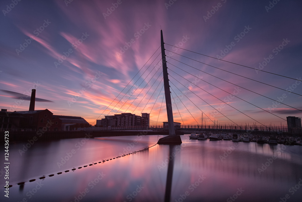 Fototapeta premium Sunrise at the River Tawe and the Millennium bridge in Swansea