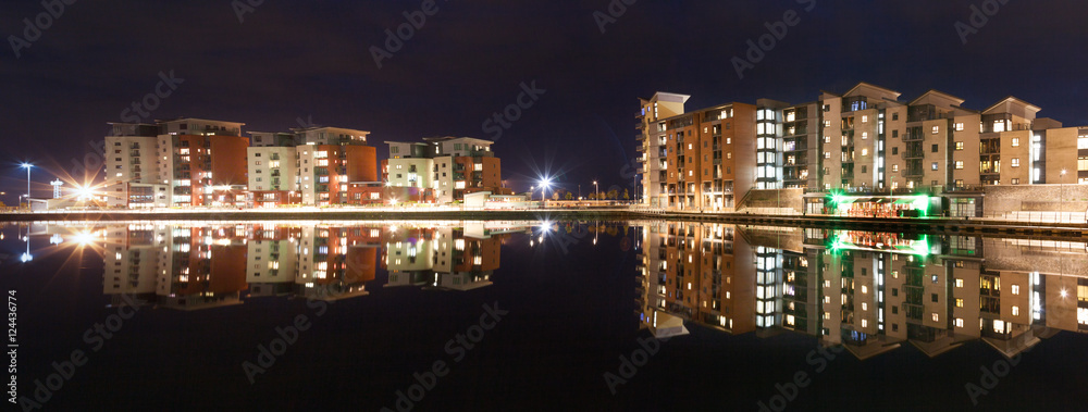 Obraz premium Evening reflections at the Prince of Wales dock in Swansea, South Wales.