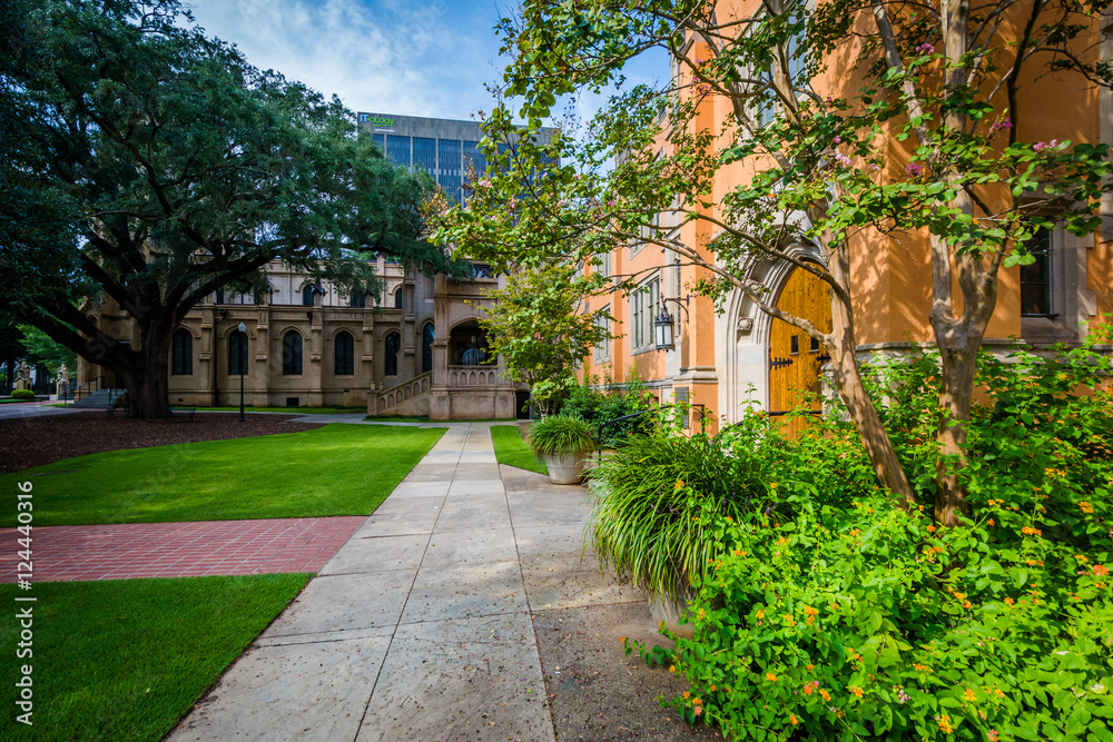 Walkway and the exterior of Trinity Episcopal Cathedral, in Colu