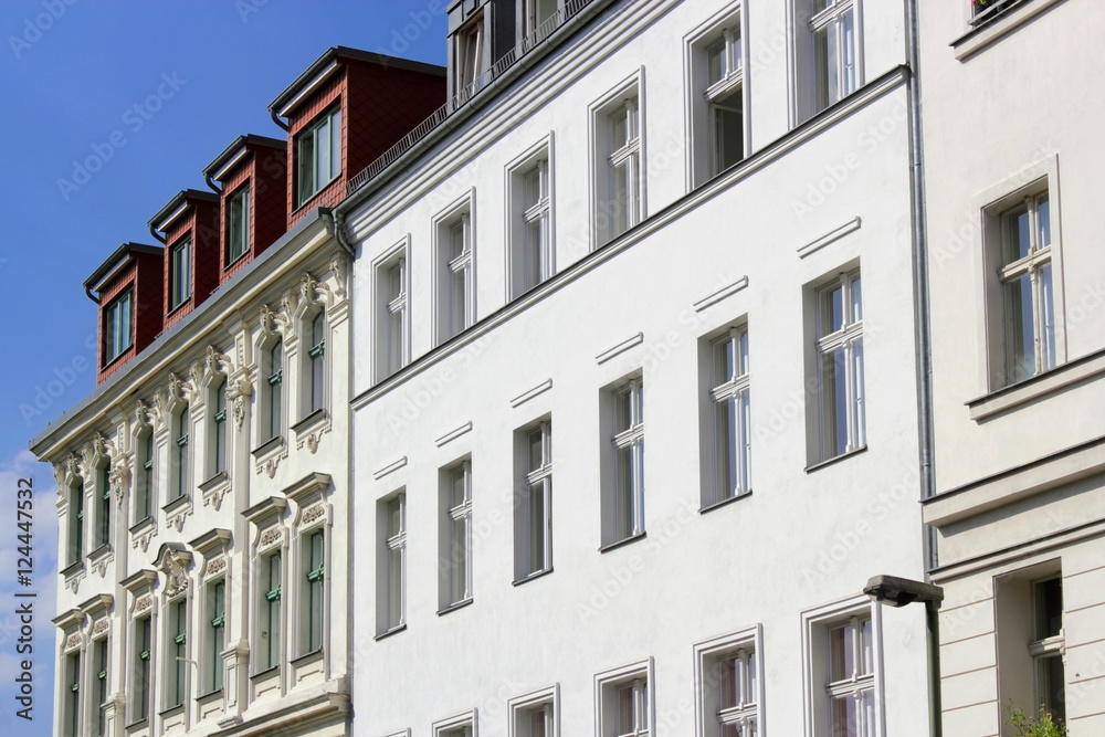 Obraz premium Sanierte Häuserzeile