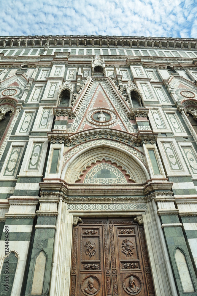 Puerta madera entrada lateral Duomo