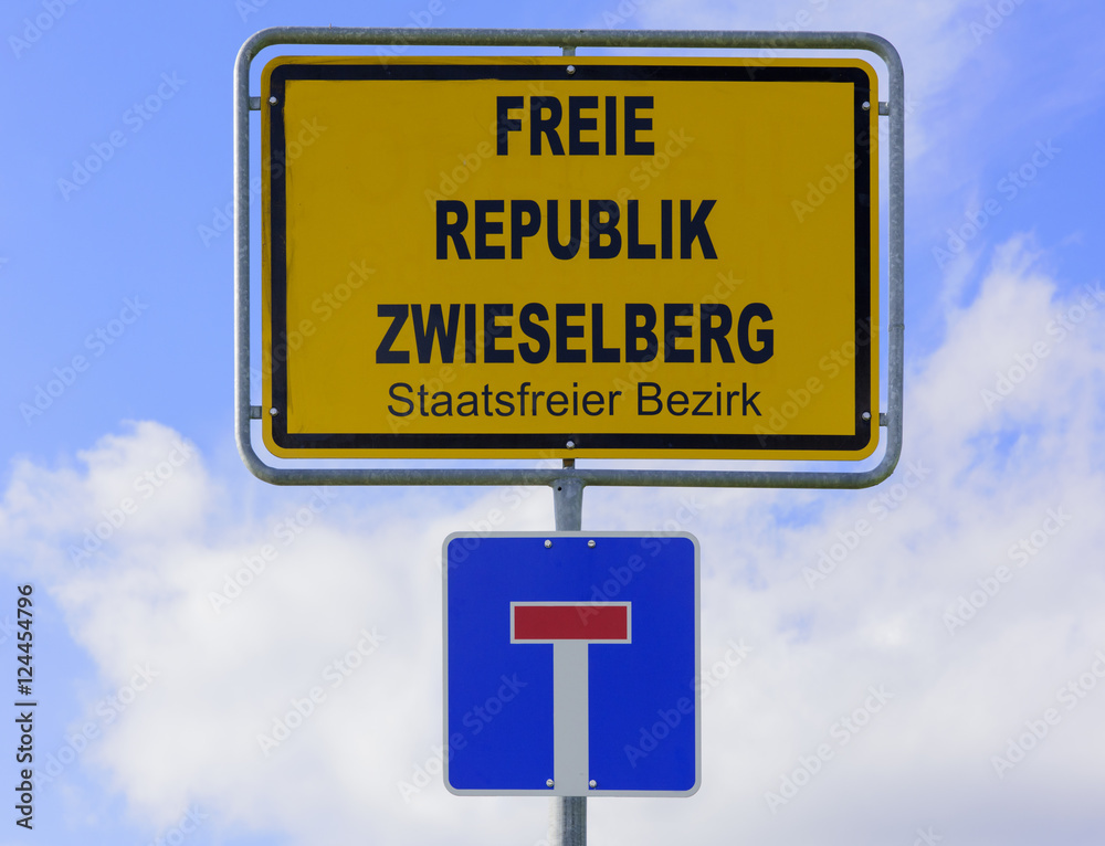 Ortschild zur Freien Republik Zwieselberg in Bayern Ortschild zur Freien Republik Zwieselberg in Bayern