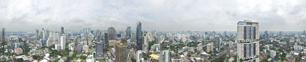 Fototapeta premium panorama of sukhumvit area in bangkok city