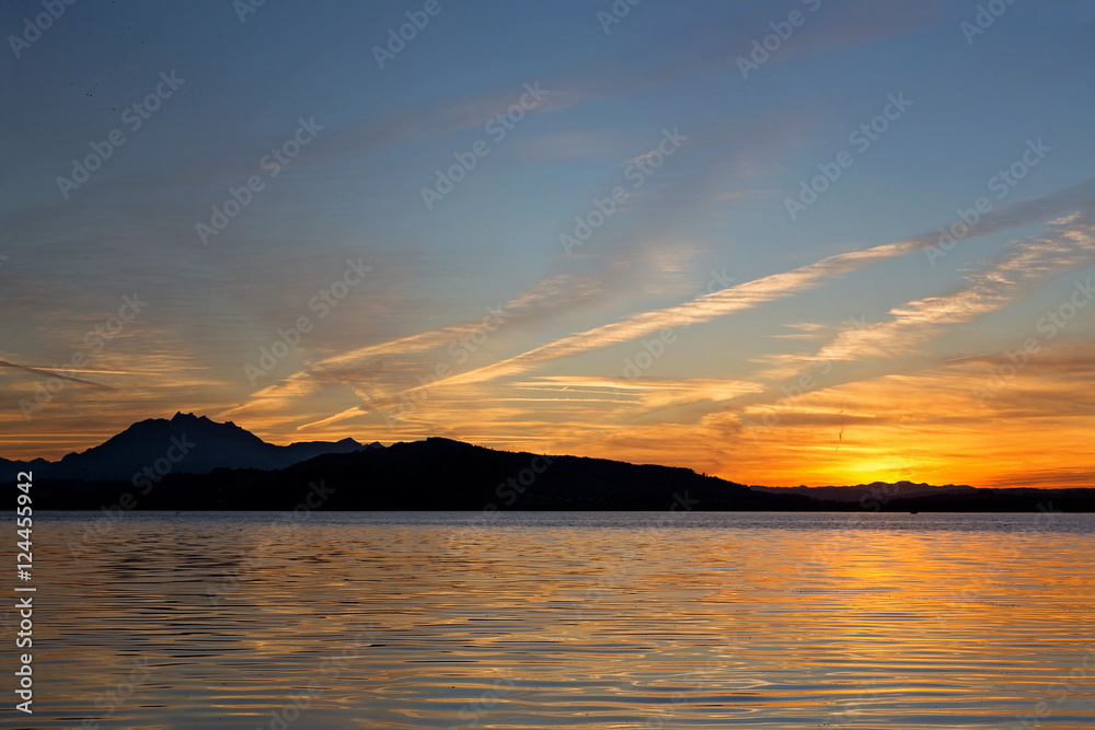 Sonnenuntergang am Zugersee, Schweiz
