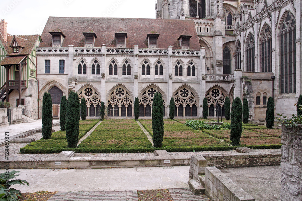 garden at the cathedral in rouen