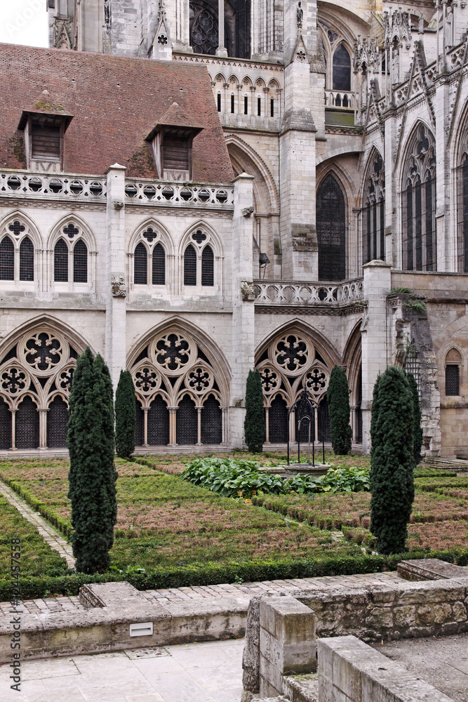 garden of the cathedral of rouen 