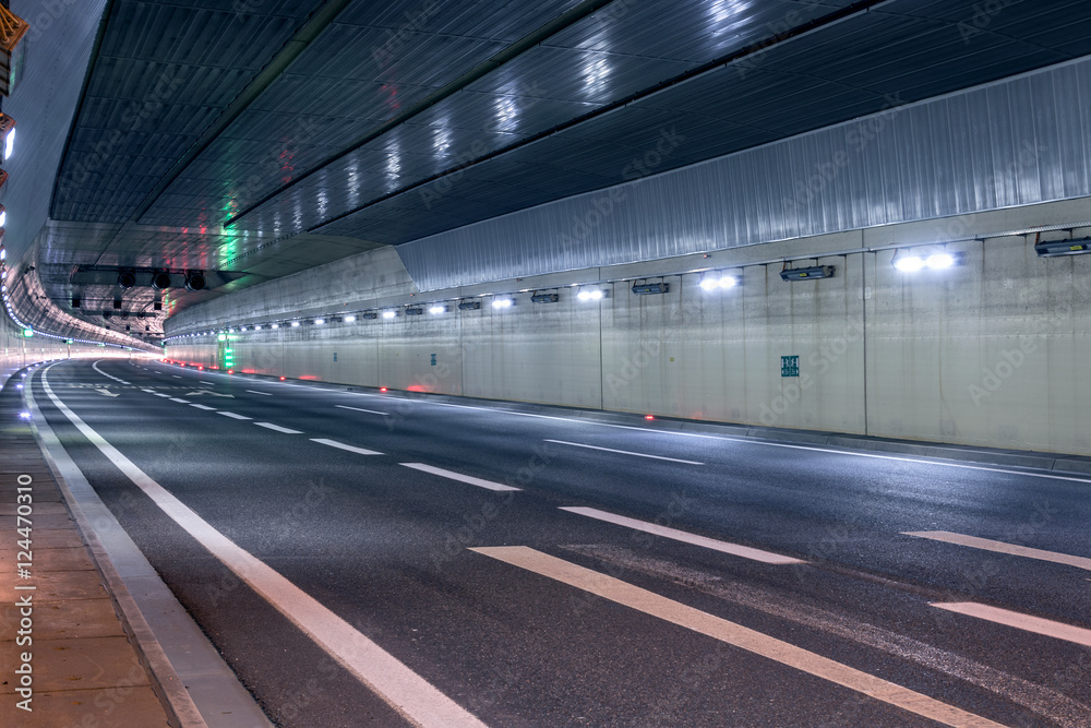 Road tunnel without traffic